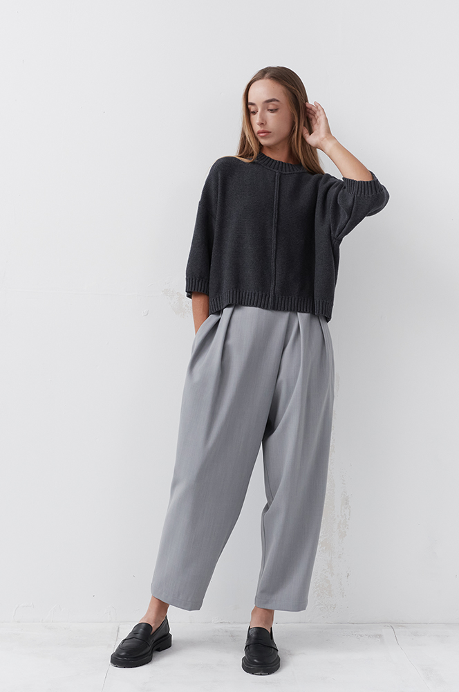 Штани об'ємні із складками світло-сірий (БР 84/1)